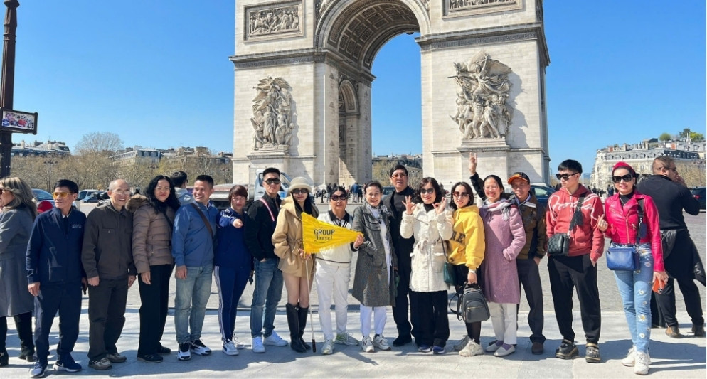 Đi tour châu Âu Tết Âm lịch 2026 – Thời tiết & trang phục cần chuẩn bị