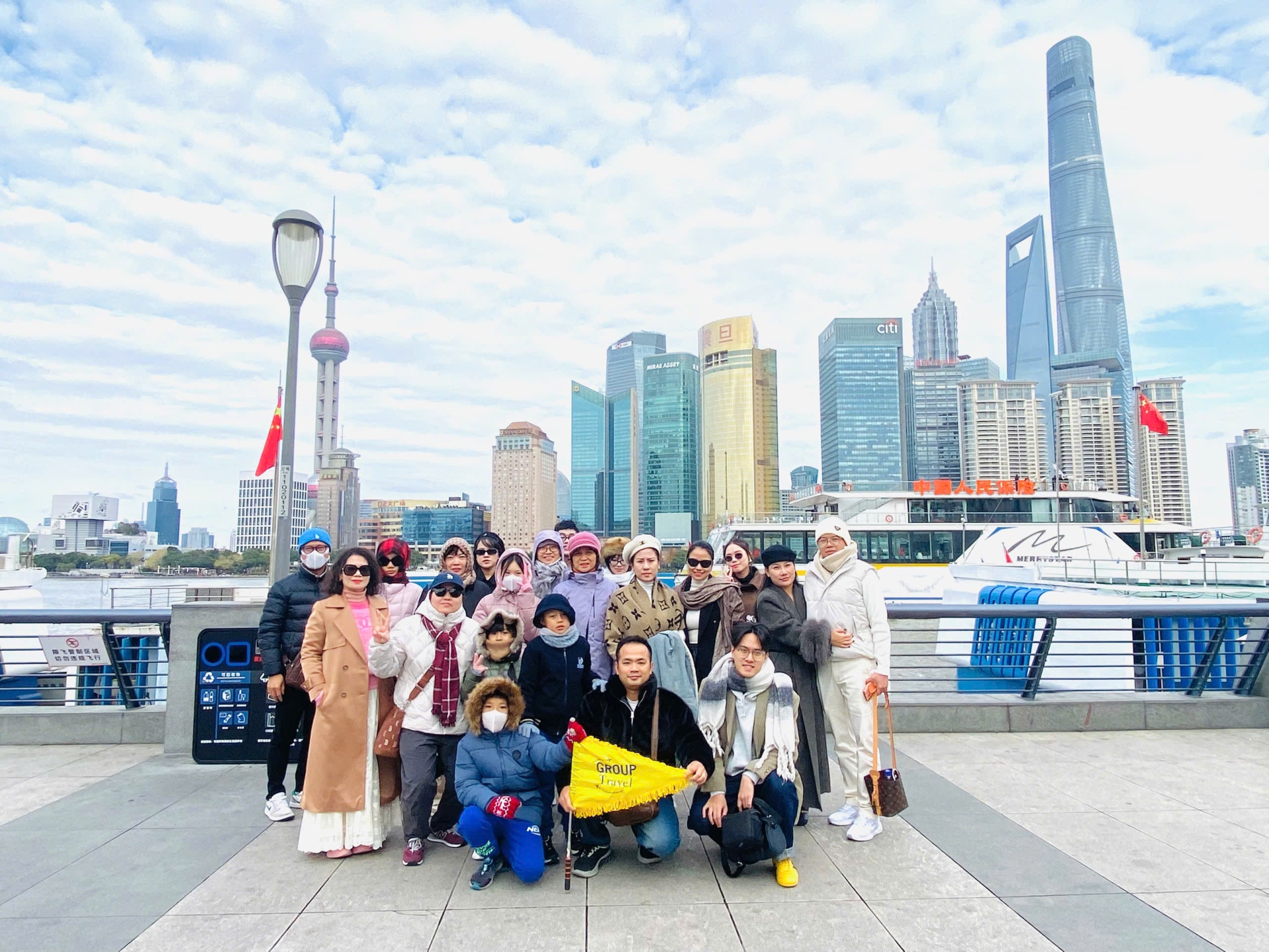 Đoàn du khách THƯỢNG HẢI - Ô TRẤN - HÀNG CHÂU - No shopping (Disneyland Shanghai)