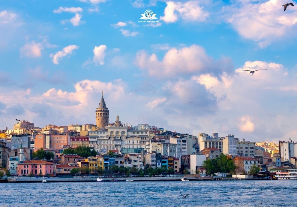 Du thuyền Bosphorus – Hành trình chiêm ngưỡng eo biển huyền thoại Á – Âu khi du lịch Thổ Nhĩ Kỳ