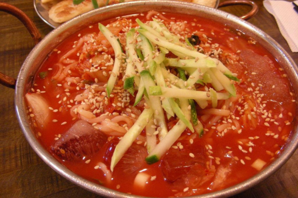 kim chi Mari Guksu