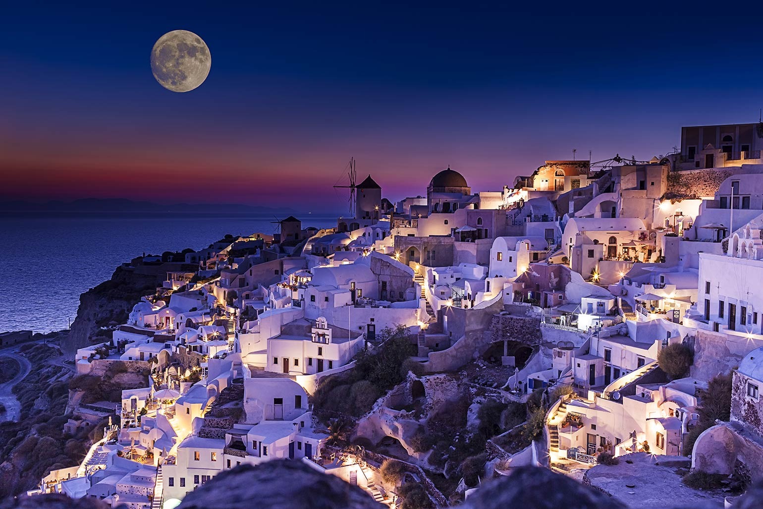 Có nên nghỉ đêm tại thiên đường du lịch Santorini, Hy Lạp?