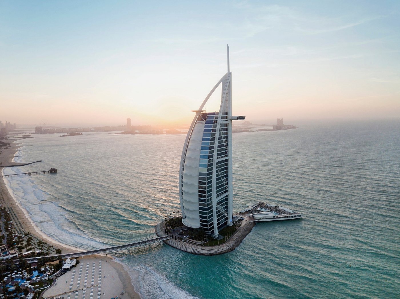 Bên trong Burj Al Arab, khách sạn biểu tượng của Dubai