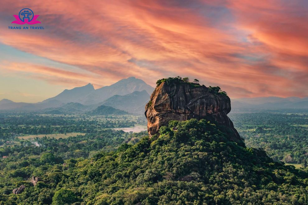 Sigiriya - Pháo đài trên đá hay bí ẩn còn sót lại của một vương quốc cổ?
