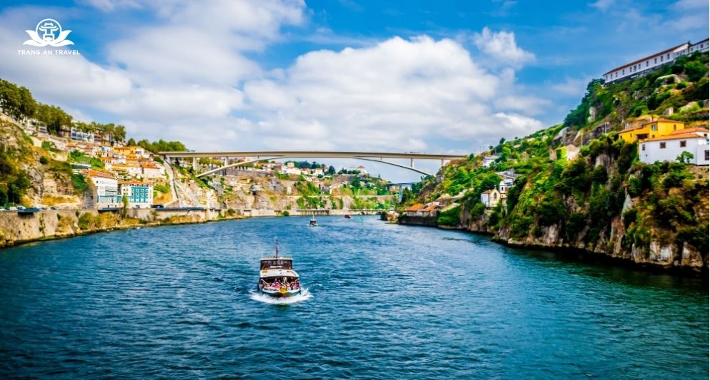 Du lịch châu Âu bằng du thuyền nội địa: Trải nghiệm sang trọng trên sông