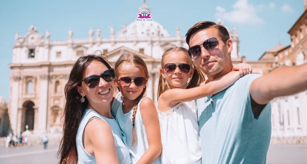Gợi ý tour châu Âu cho gia đình 3 thế hệ – Hành trình gắn kết trong không gian cổ tích