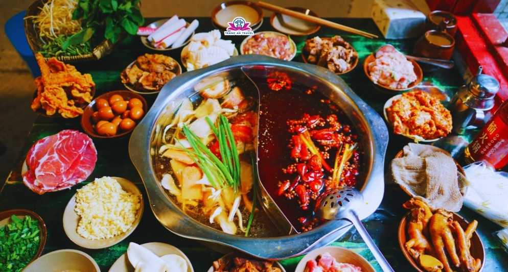 So sánh lẩu Tứ Xuyên và lẩu Trùng Khánh: Cùng là cay tê nhưng khác biệt thế nào?