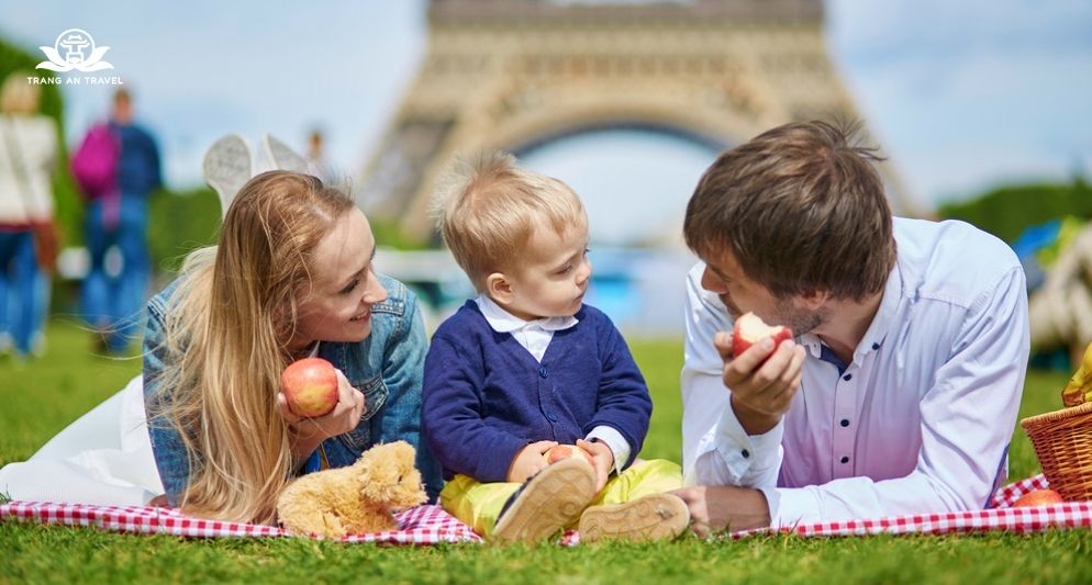 Vì Sao Nhất Định Phải Tới Tham Quan Tháp Eiffel Một Lần Trong Đời?