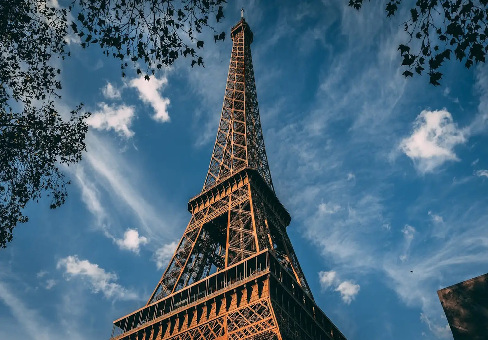 Lịch Sử Tháp Eiffel Và Những Điều Thú Vị Ít Ai Biết Về Biểu Tượng Paris
