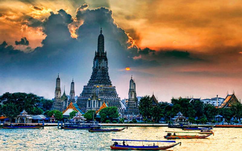 du thuyền trên sông
