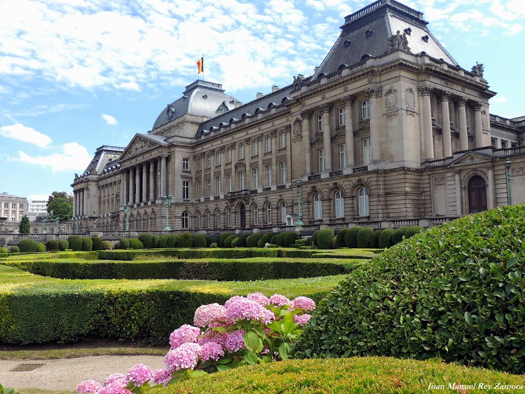 Những điều bạn nên biết khi đến Cung điện Hoàng gia Bỉ