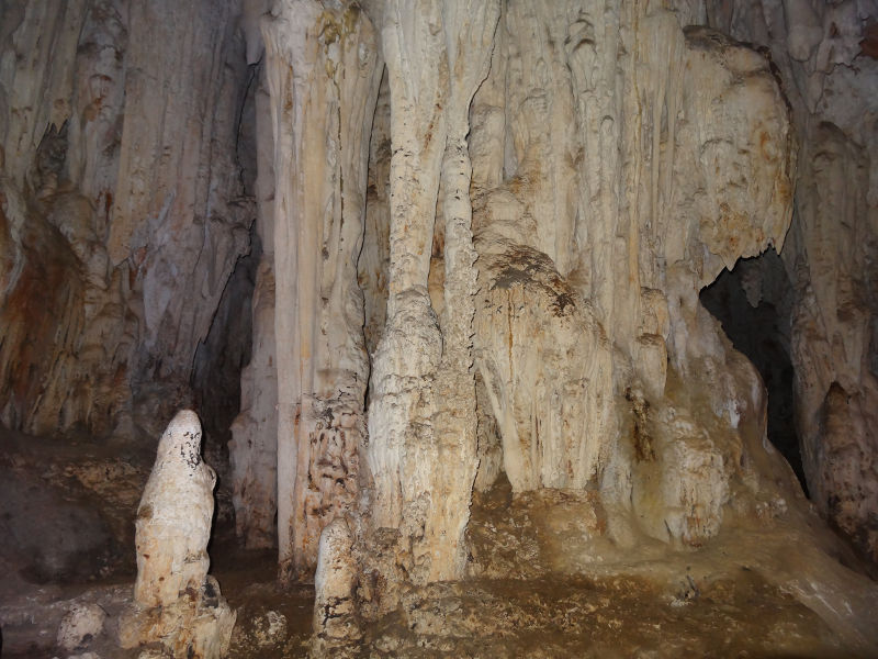 hang động Tham Lod