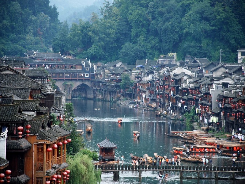 Phượng hoàng cổ trấn