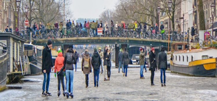 Trượt băng trên kênh đào Amsterdam