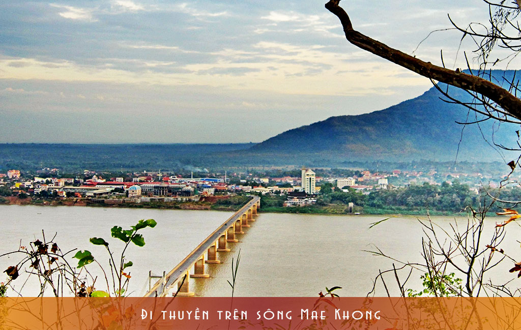 Đi thuyền trên sông Mae Khong