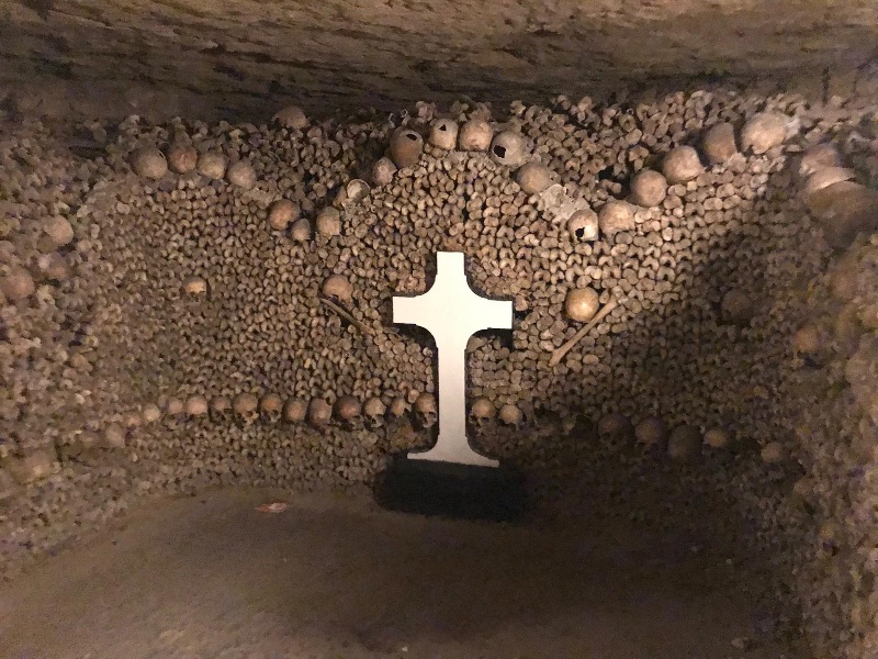 Hầm mộ Catacombs du lịch Paris