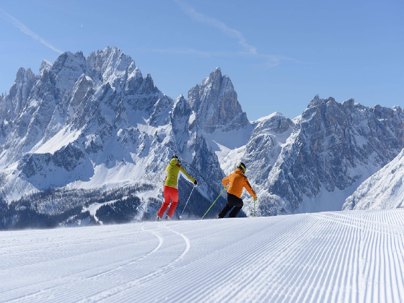 Trượt tuyết ở dãy núi Dolomites