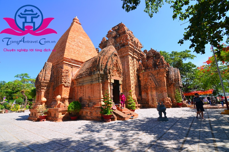 Tháp Bà Ponagar, tour du lịch Nha trang