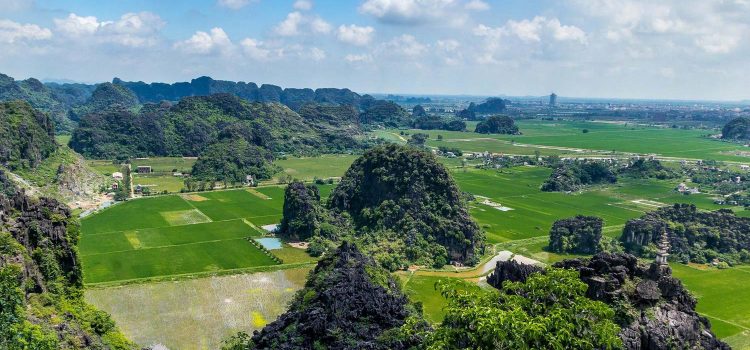 Khám phá Hang Múa – Thắng cảnh vạn người mê ở vùng đất cố đô