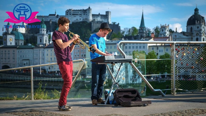 Biểu diễn âm nhạc đường phố ở Salzburg