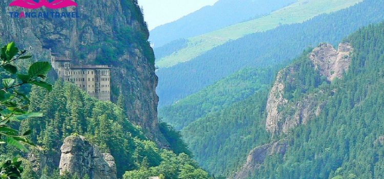 Tu viện Sumela – tu viện huyền bí cheo leo trên vách đá