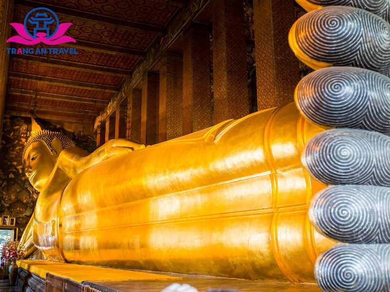 Bức tượng Phật nằm ở Wat Pho