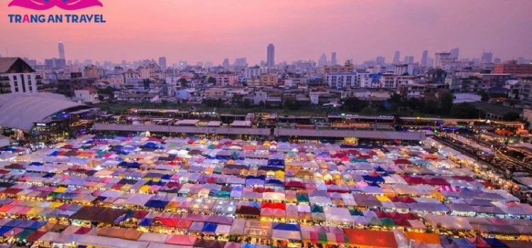 Chợ đêm Rod Fai – khu chợ đêm ấn tượng nhất Bangkok