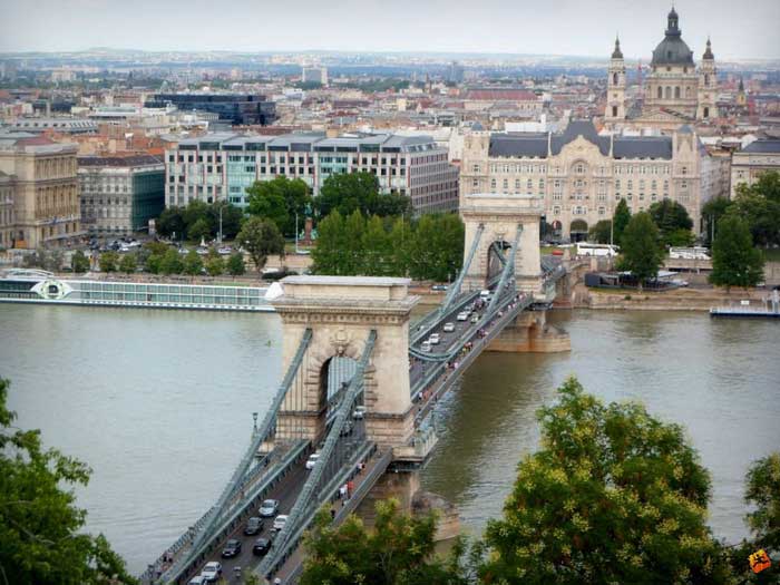 Széchenyi Lánchíd là biểu tượng của thành phố Budapest