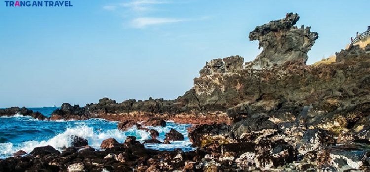 Tảng đá hình đầu rồng