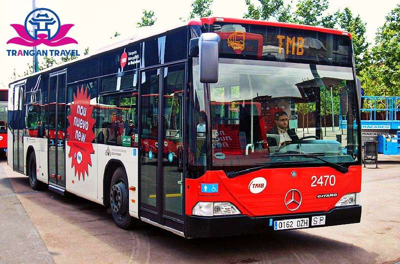 Hình ảnh chiếc xe buýt ở thành phố Barcelona