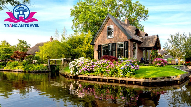 Làng Giethoorn - ngôi làng không có đường đi ở Hà Lan