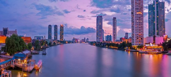Toàn cảnh sông Chao Phraya ở Bangkok, Thái Lan