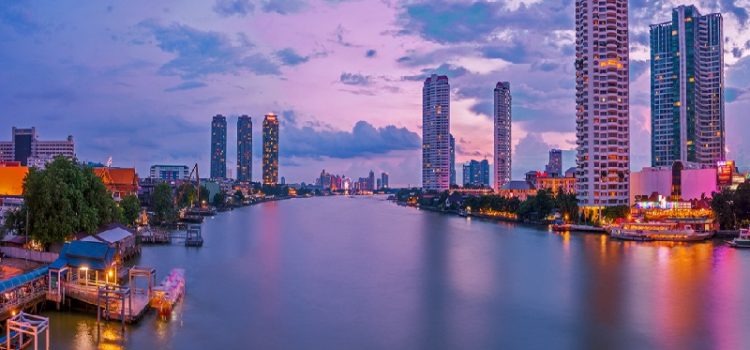 Toàn cảnh sông Chao Phraya ở Bangkok, Thái Lan