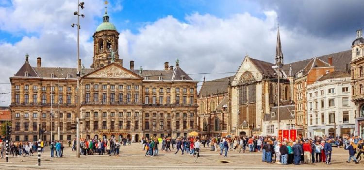 Những điều bạn nên biết khi tới Cung điện Hoàng gia Amsterdam