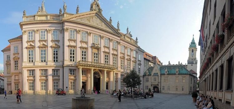 Đến Bratislava, đừng quên ghé thăm Cung điện Primate
