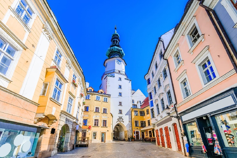 Cổng St Michael – địa điểm du lịch hấp dẫn ở Bratislava, Slovakia