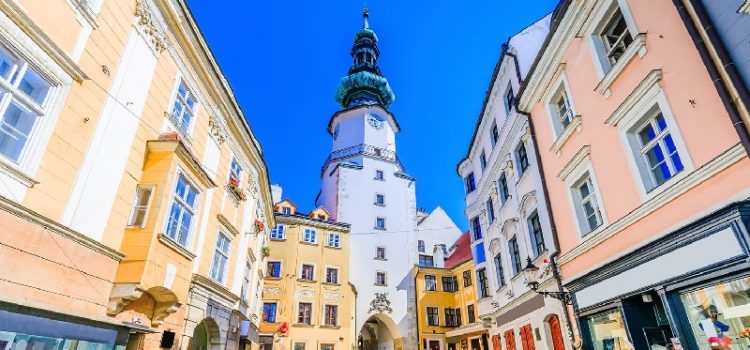 Ghé thăm nhà tòa tháp cổ nhất của Bratislava – Tháp St Michael