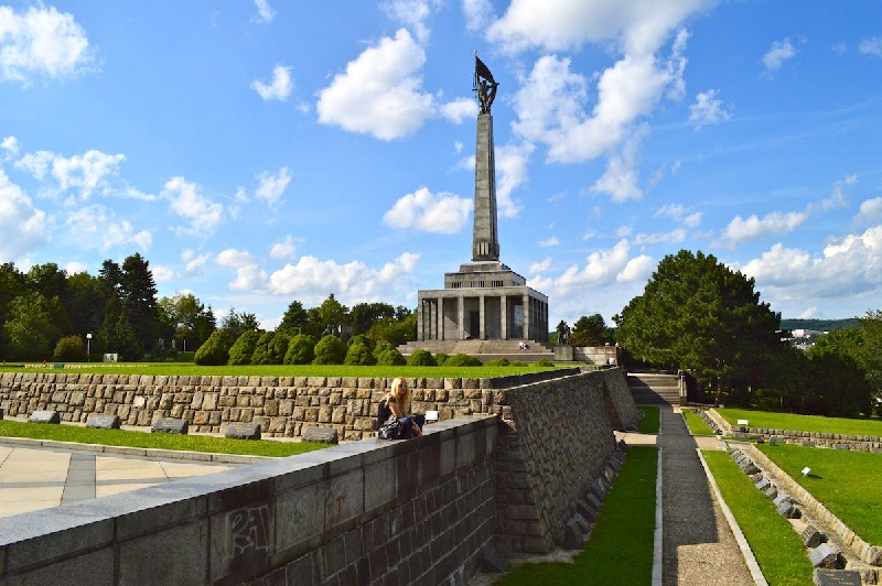 Đài tưởng niệm Slavín