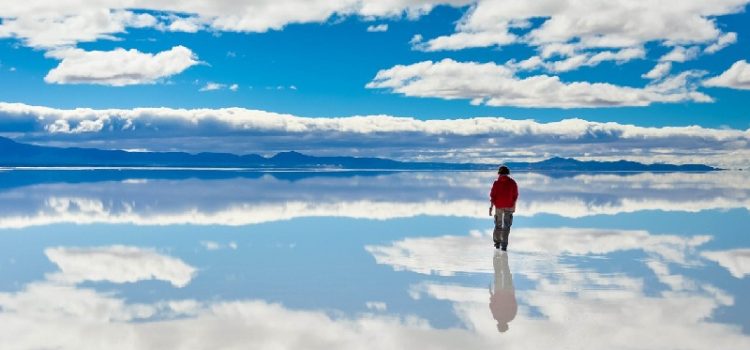 Salar de Uyuni - địa điểm hoàn hảo để cách ly xã hội giữa đại dịch covid-19