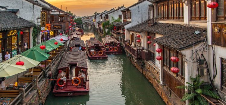 Nếu không tới Venice bạn có thể ghé thăm những thành phố kênh đào này