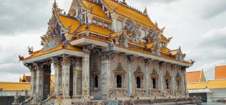 Wat Pariwat – Đền David Beckham có một không hai ở Thái Lan