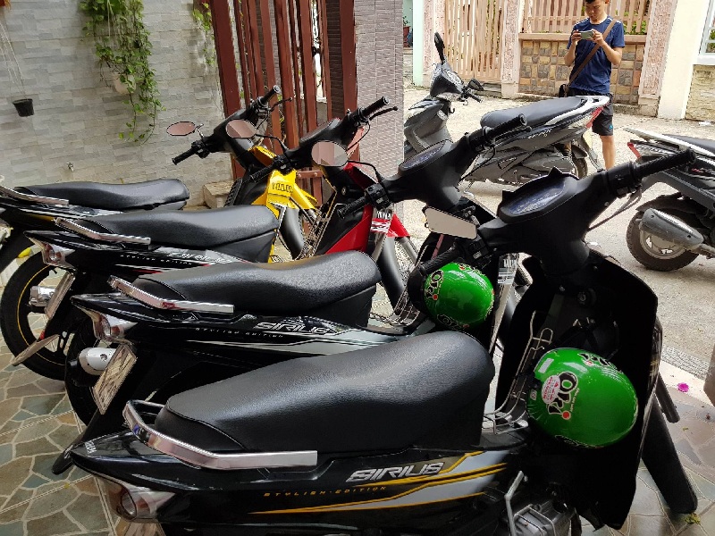 Bạn có thể thuê xe máy để di chuyển giữa hai thành phố Đà Nẵng - Hội An