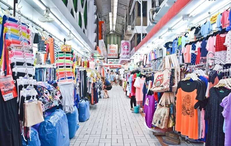 Chợ Pratunam là khu chợ bán buôn, bán lẻ nổi tiếng nhất ở Thái Lan