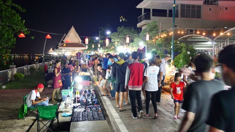 Chợ đêm thứ bảy Nong Khai