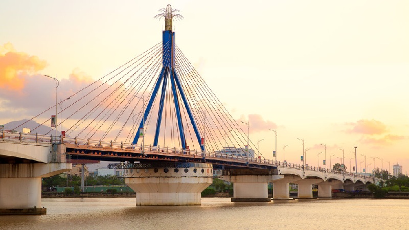 Cầu sông Hàn ban ngày