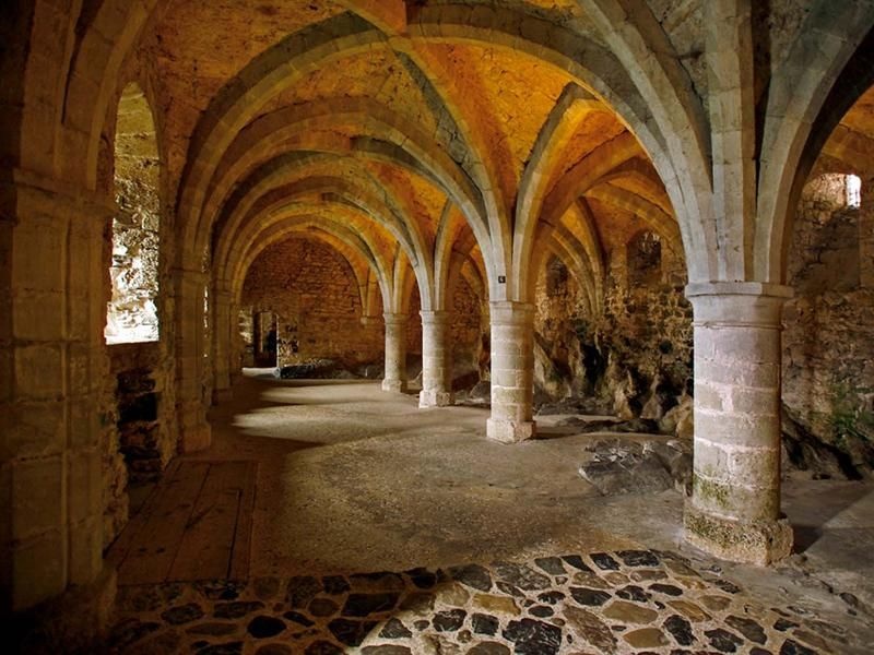 Hầm ngục bên trong lâu đài Chillon