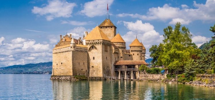 Lâu đài Chillon thơ mộng bên hồ Geneva