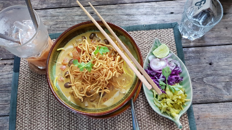Món khaosoi chay ở Chiang Mai, Thái Lan