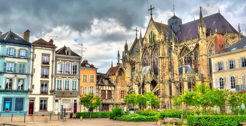 Ngôi làng đẹp nhất nước Pháp - Troyes