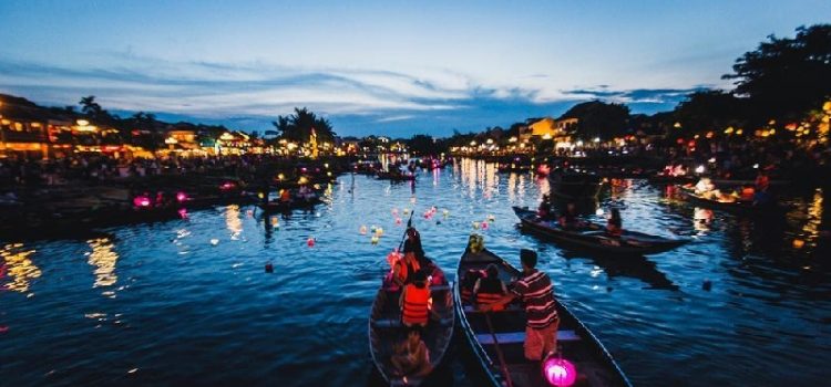 6 điều bạn nhất định phải làm để tận hưởng vẻ đẹp của Hội An về đêm