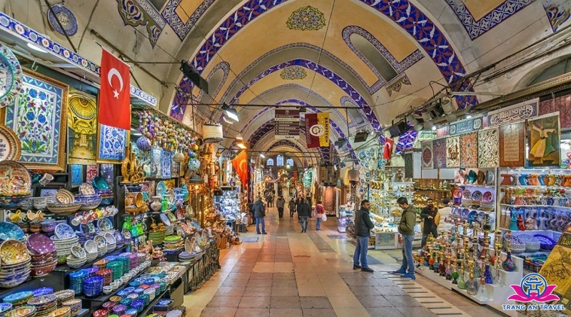 Grand Bazaar, ngôi chợ khách du lịch đến Thổ Nhĩ Kỳ nên ghé thăm.